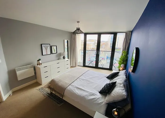 Stewart St James Walk Apartment